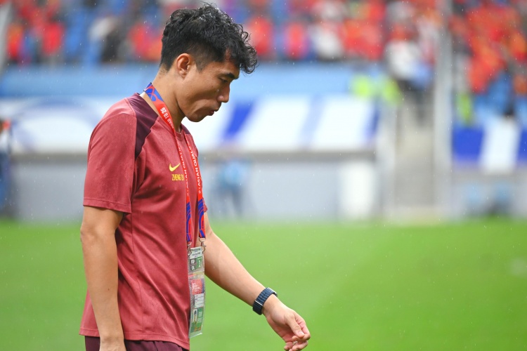 滬媒：單后腰讓國足防守承受更大壓力，若鄭智沒退役或能勝任