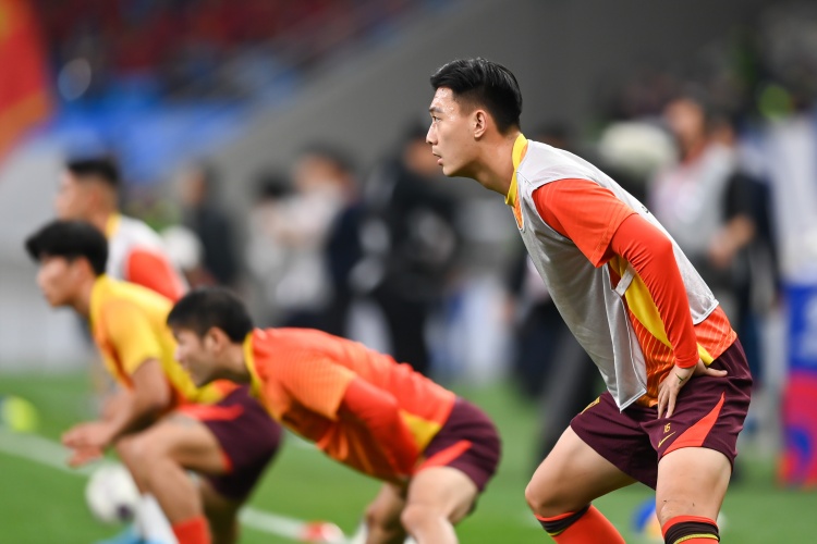足球報：張玉寧、蔣圣龍均有不同程度傷病，伊萬未讓在熱身賽出場