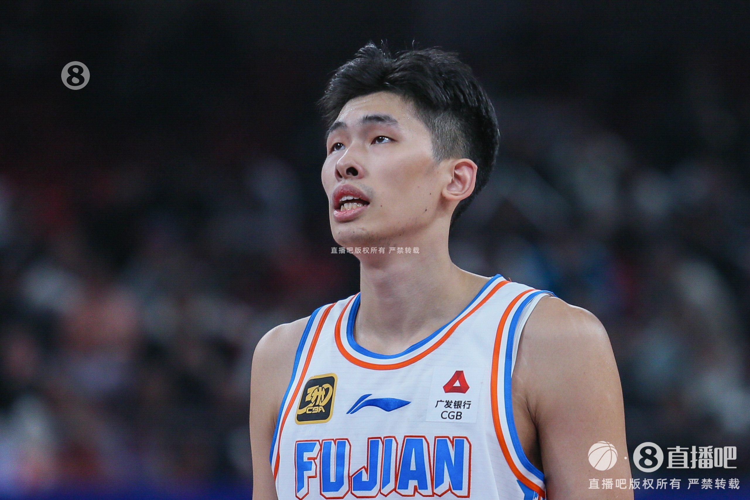 拼盡全力！鄒陽(yáng)打滿48分鐘14中7拿到25分5板3斷2帽 三分10中5